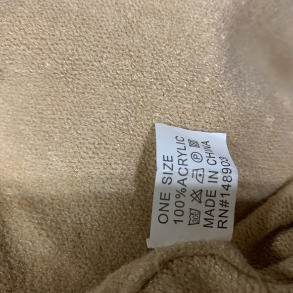 Cape - Picture 4 of 4